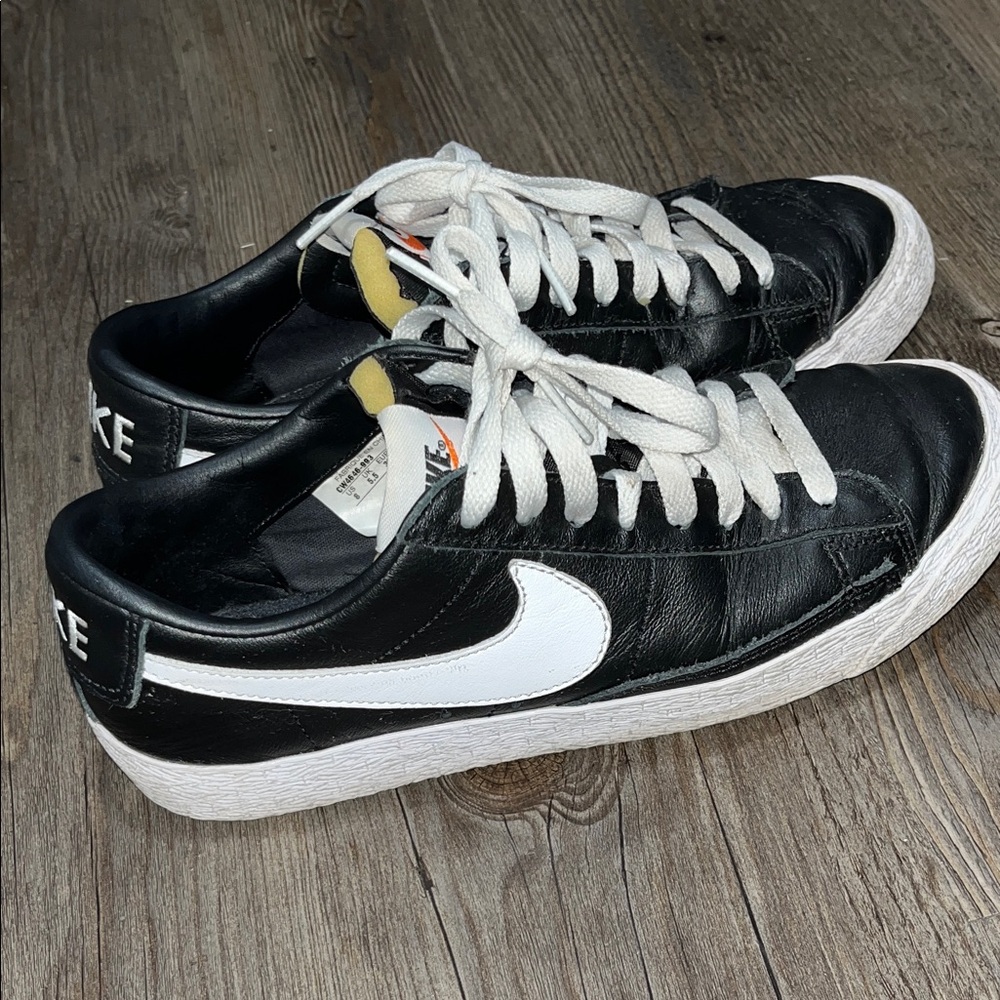Nike blazer low '77 Black and White Leather Sneakers